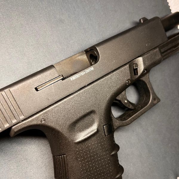 Стартовий пістолет Retay Glock 17, чорний, крупний план