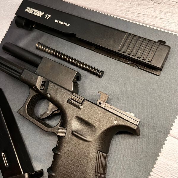 Стартовий пістолет Retay Arms Glock 17 + 20 патронів + кобура G19-1111 фото