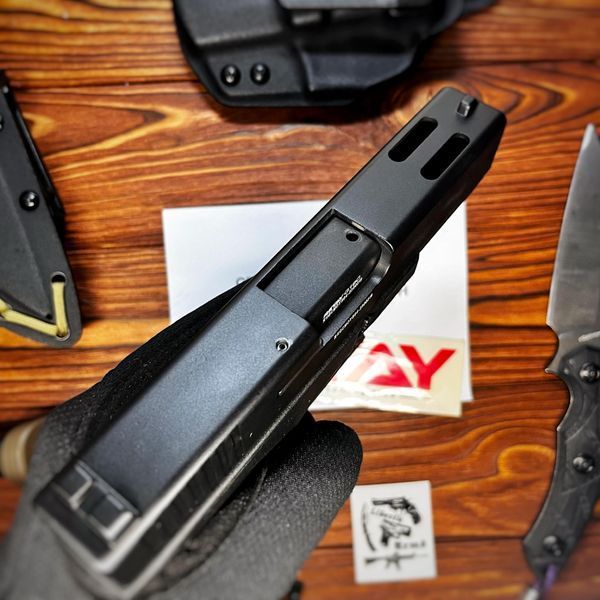 Стартовий пістолет Retay Glock 19, чорний, крупний план
